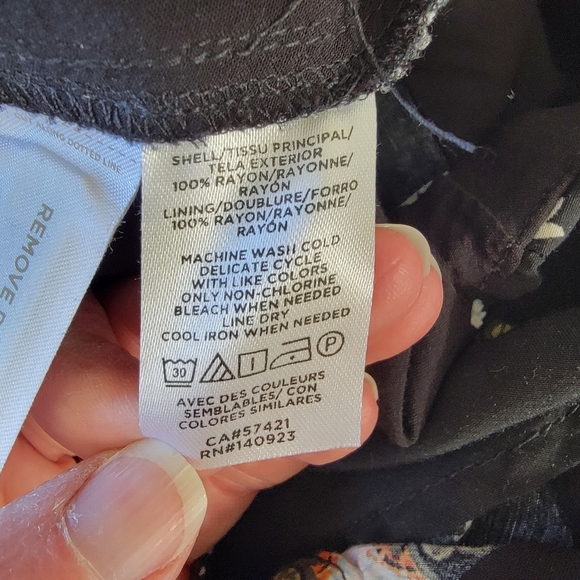 LOFT Black Floral Daisies Back Tie Flutter Sleeve Cropped Jumpsuit Size 8 - Picture 13 of 15